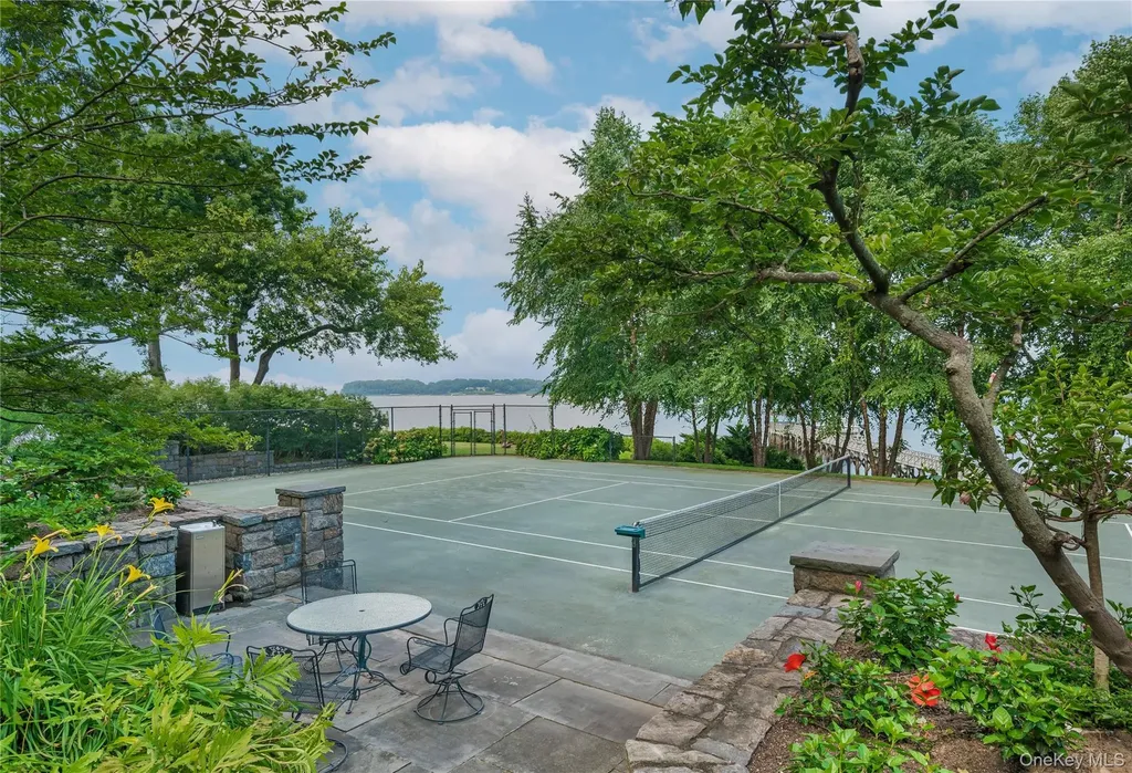 227 Dock Lane Great Neck NY 11024