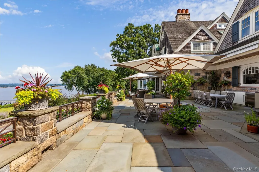 227 Dock Lane Great Neck NY 11024