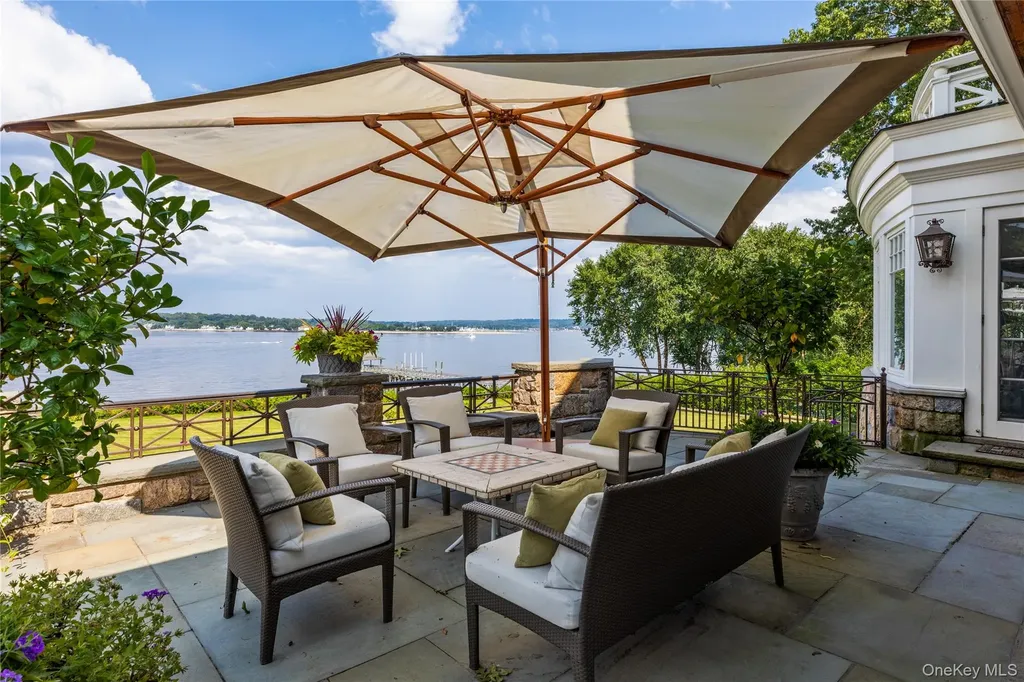 227 Dock Lane Great Neck NY 11024