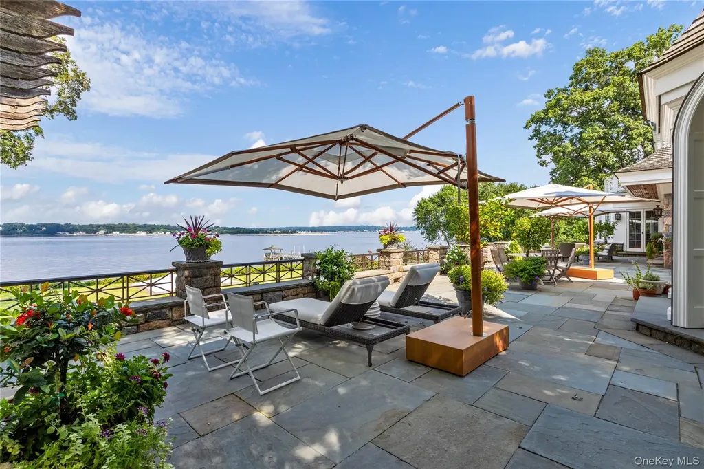 227 Dock Lane Great Neck NY 11024