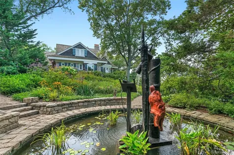 227 Dock Lane Great Neck NY 11024