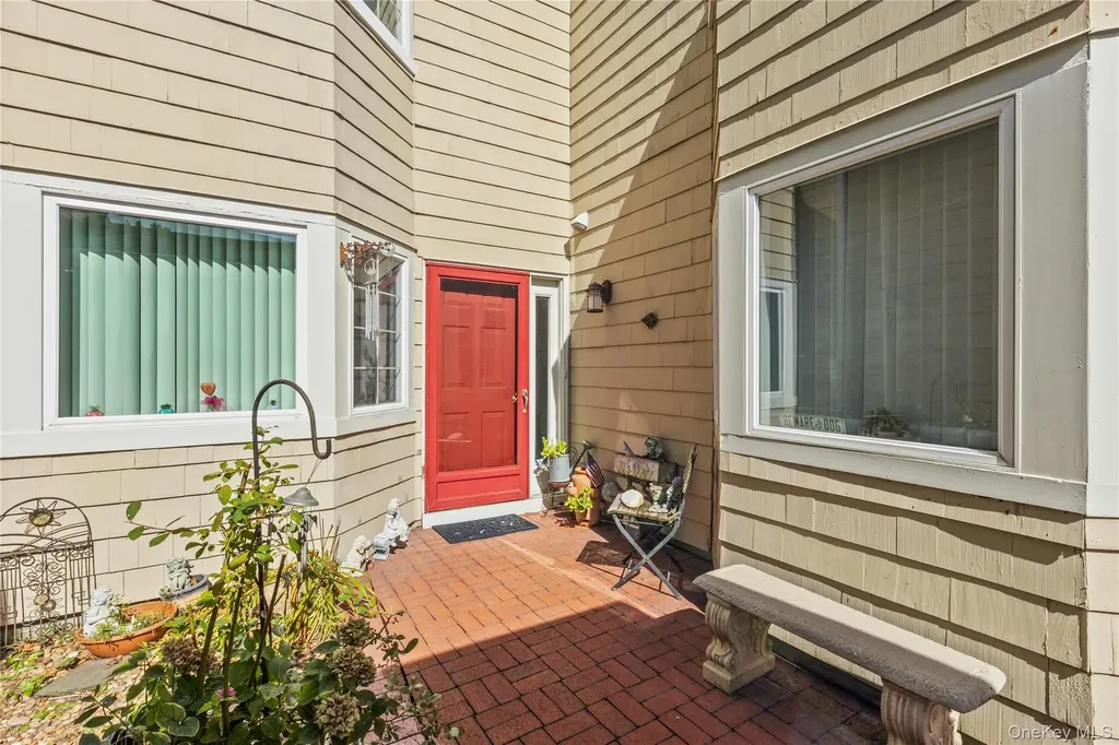 18 Lakeside Lane Bay Shore NY 11706