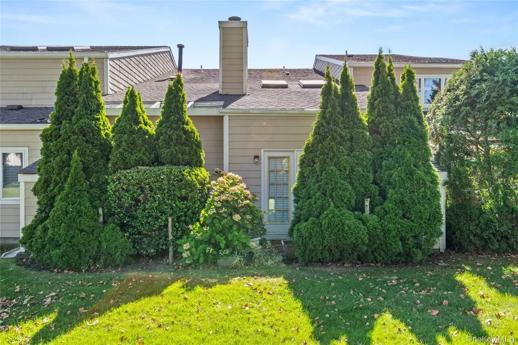 18 Lakeside Lane Bay Shore NY 11706
