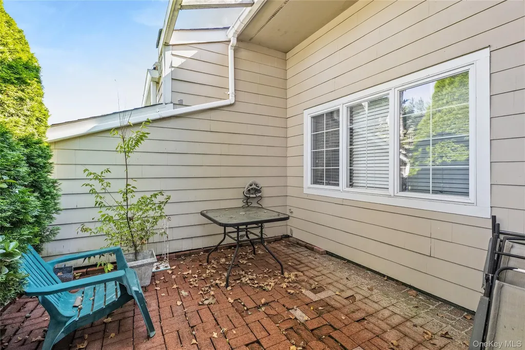 18 Lakeside Lane Bay Shore NY 11706