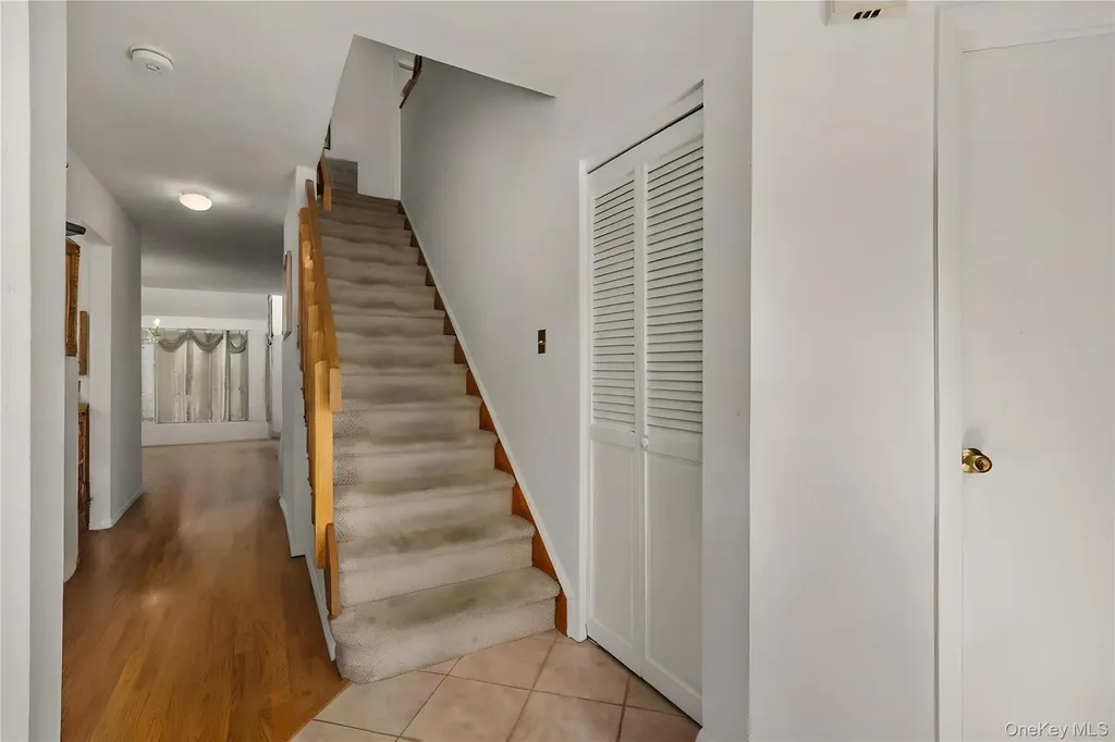18 Lakeside Lane Bay Shore NY 11706