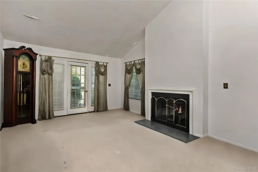 18 Lakeside Lane Bay Shore NY 11706