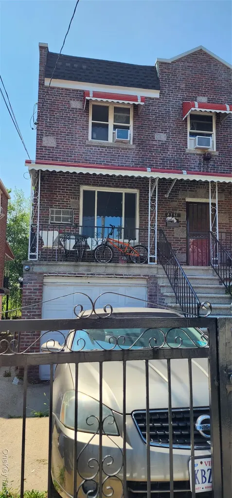 2751 Fish Avenue Bronx NY 10469