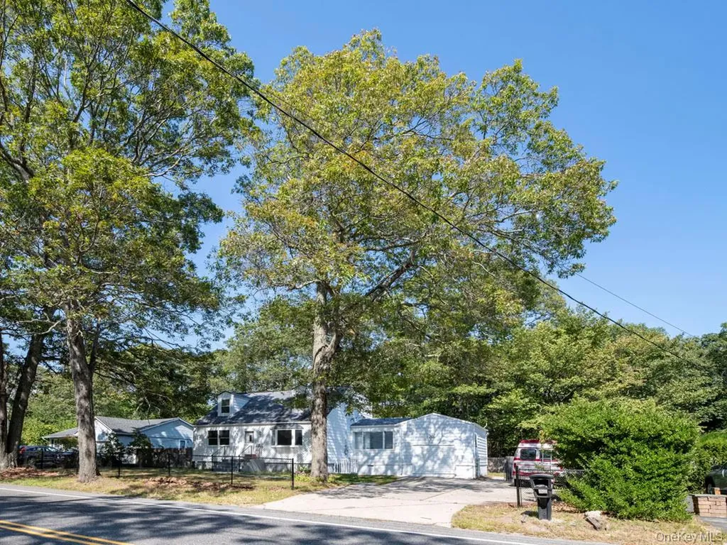 341 Mill Road Medford NY 11763