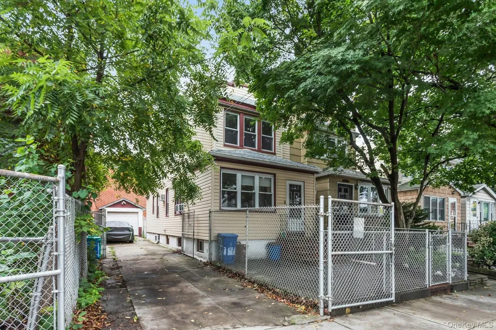 6915 69th Place Glendale NY 11385
