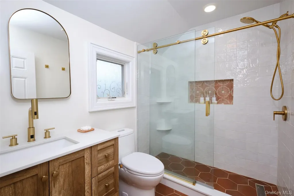 80 Oak Street Lynbrook NY 11563
