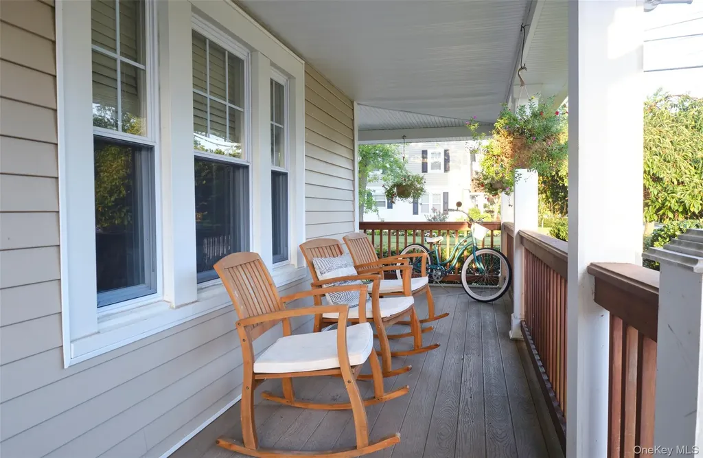 80 Oak Street Lynbrook NY 11563