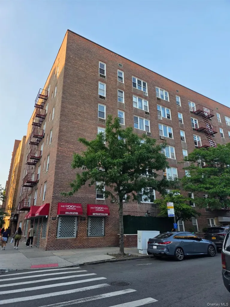 1332 Metropolitan Avenue Bronx NY 10462