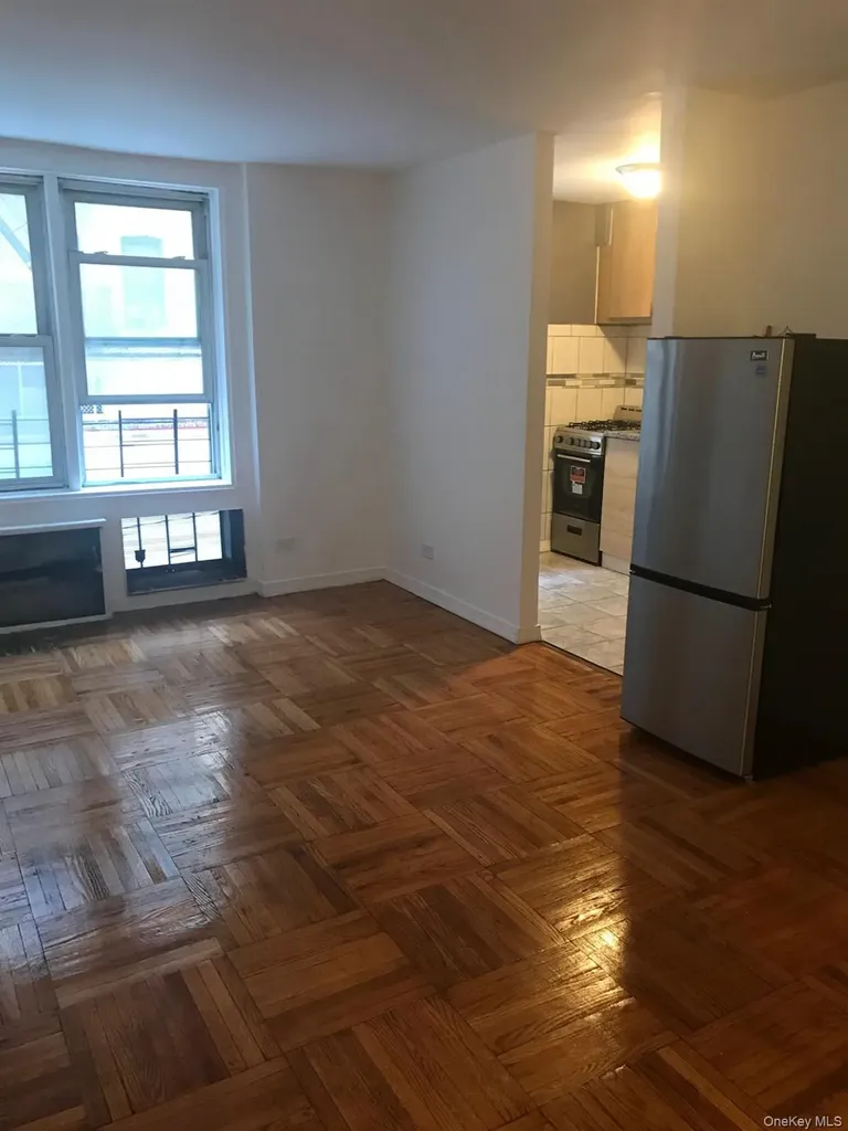 1332 Metropolitan Avenue Bronx NY 10462