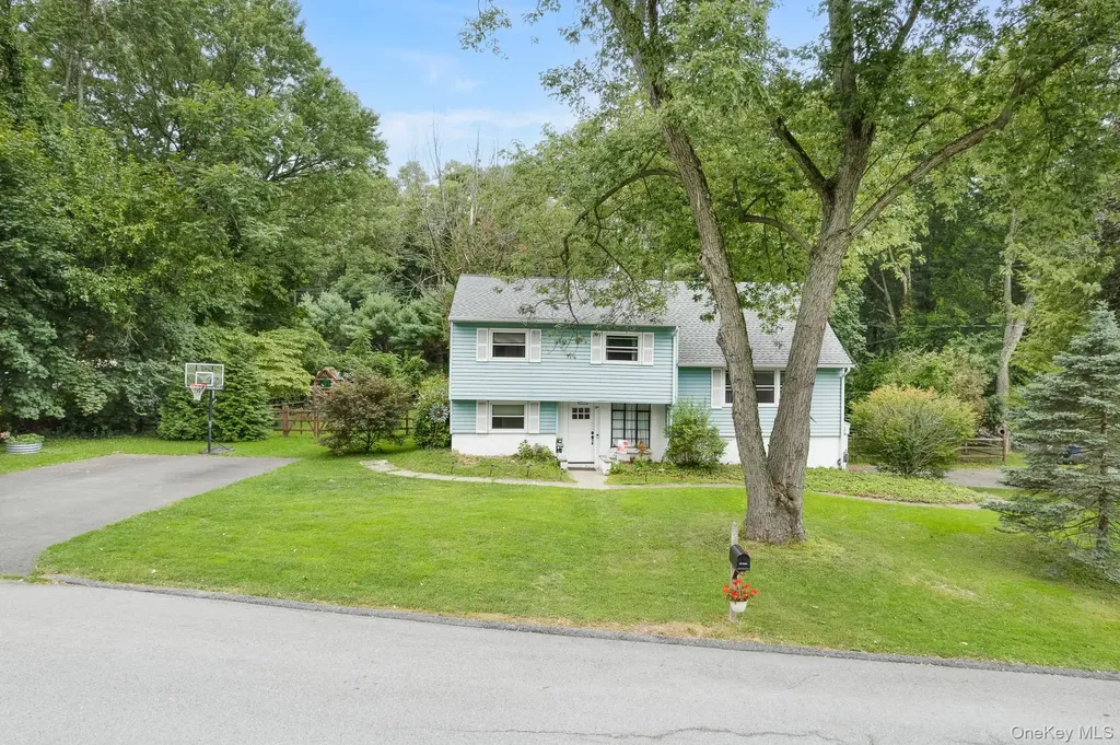 2 Oriole Drive Poughkeepsie NY 12601