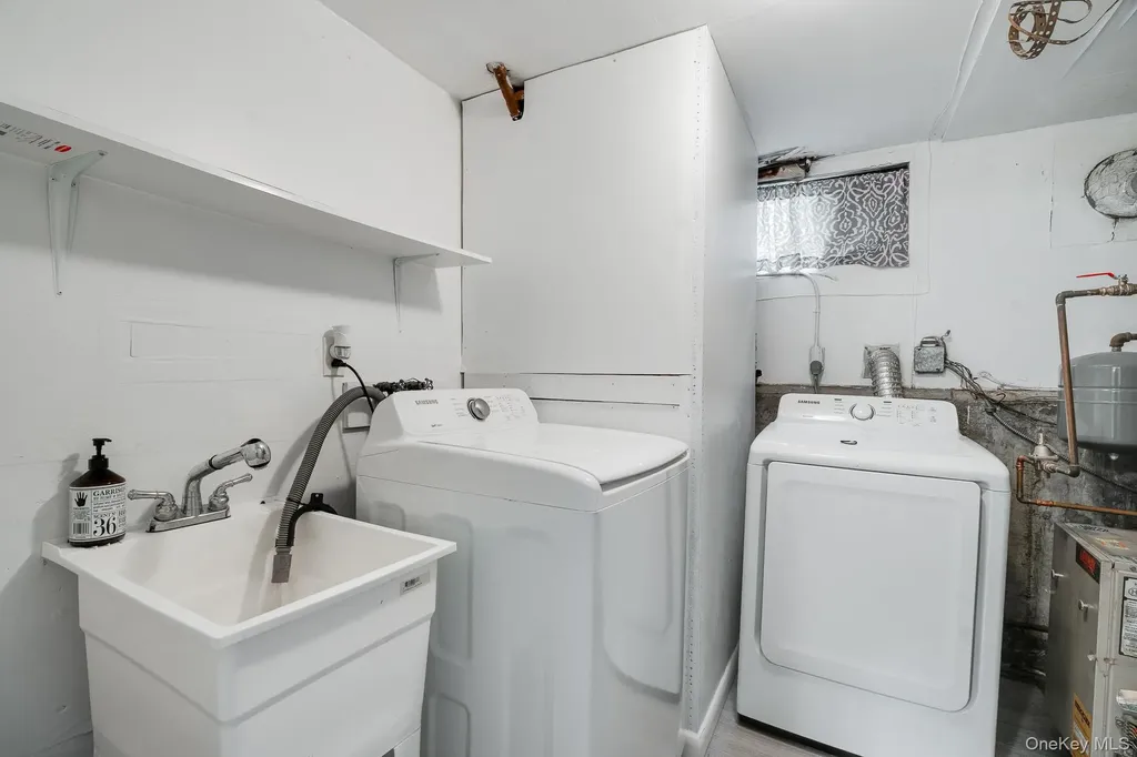 2 Oriole Drive Poughkeepsie NY 12601