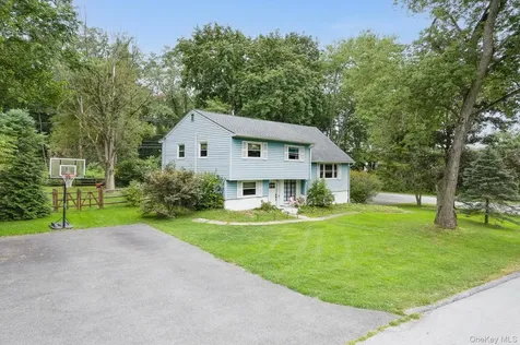 2 Oriole Drive Poughkeepsie NY 12601