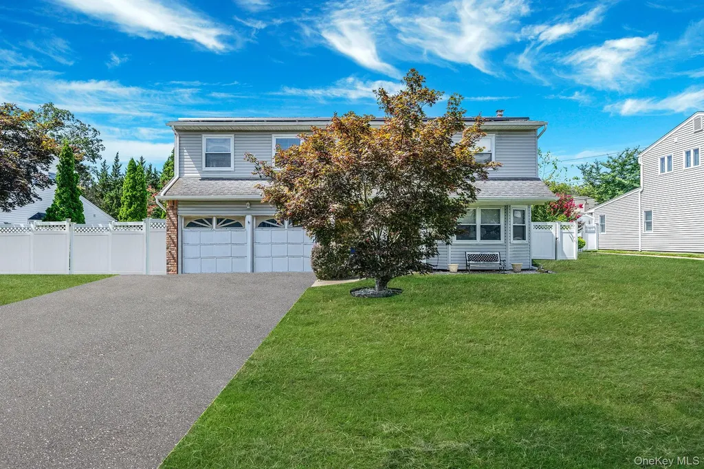 14 Lloyd Lane Nesconset NY 11767