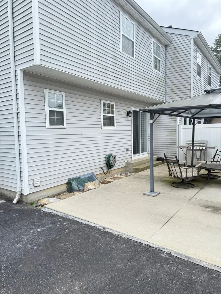 6 Walnut Street Central Islip NY 11722