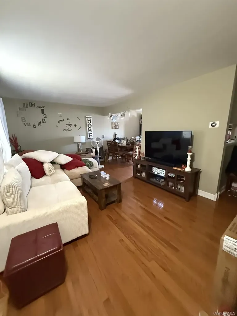 6 Walnut Street Central Islip NY 11722