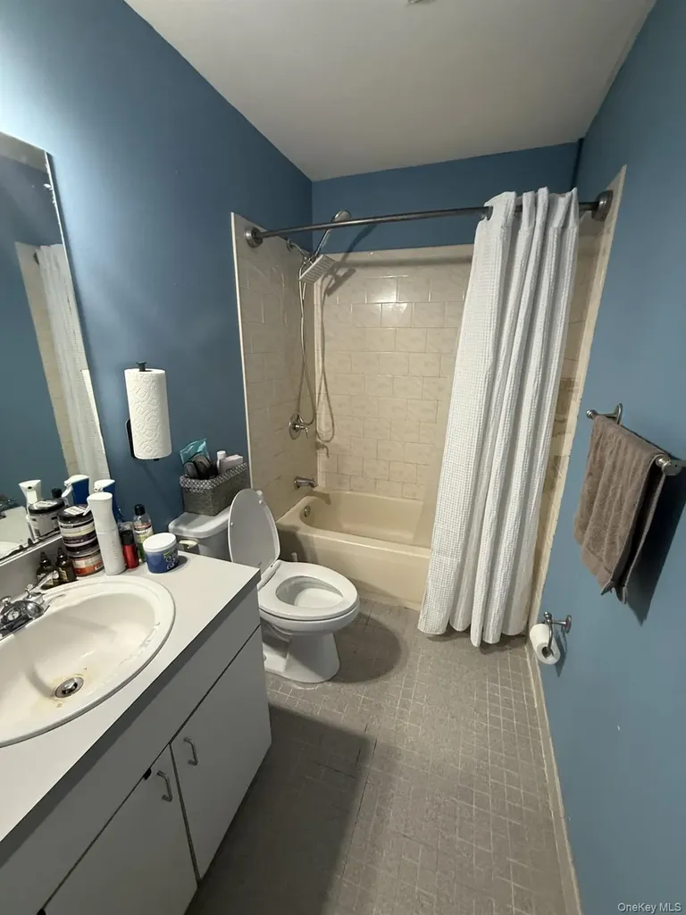 6 Walnut Street Central Islip NY 11722