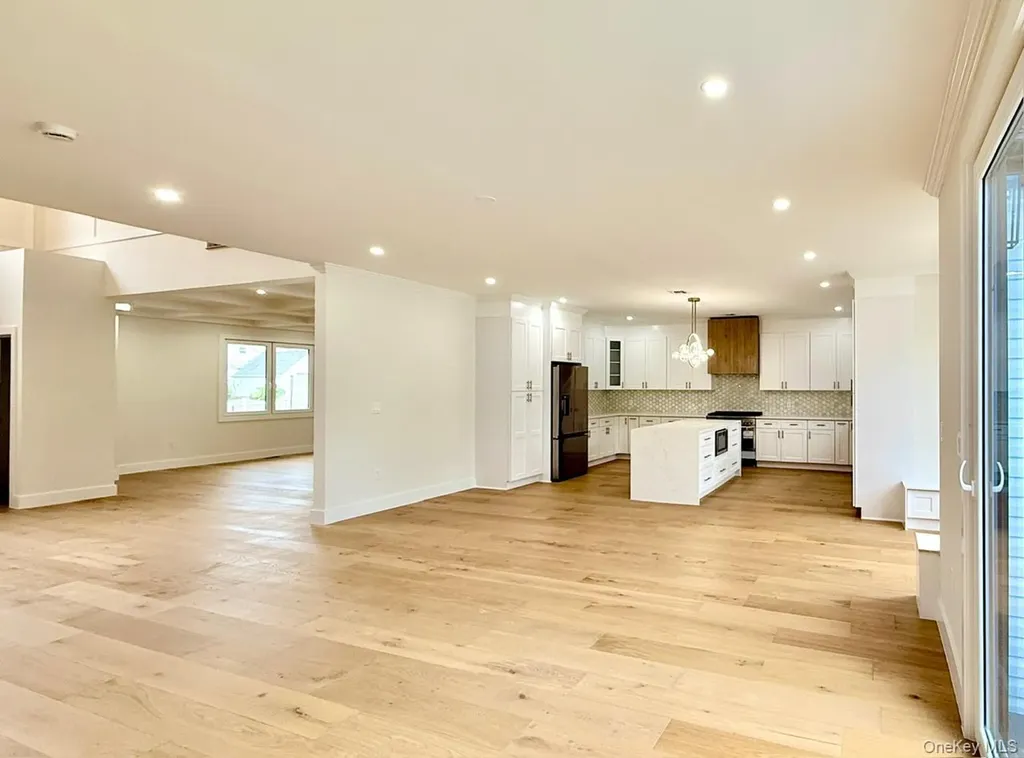 60 Periwinkle Road Levittown NY 11756