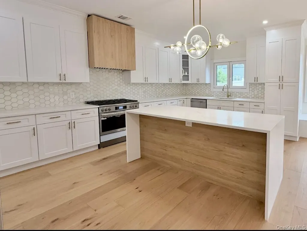 60 Periwinkle Road Levittown NY 11756