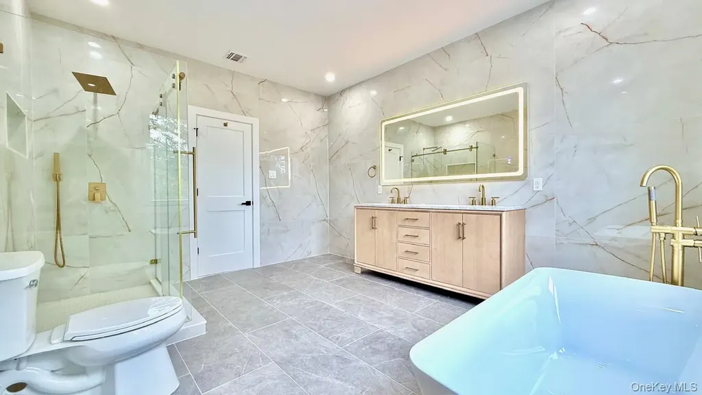 60 Periwinkle Road Levittown NY 11756