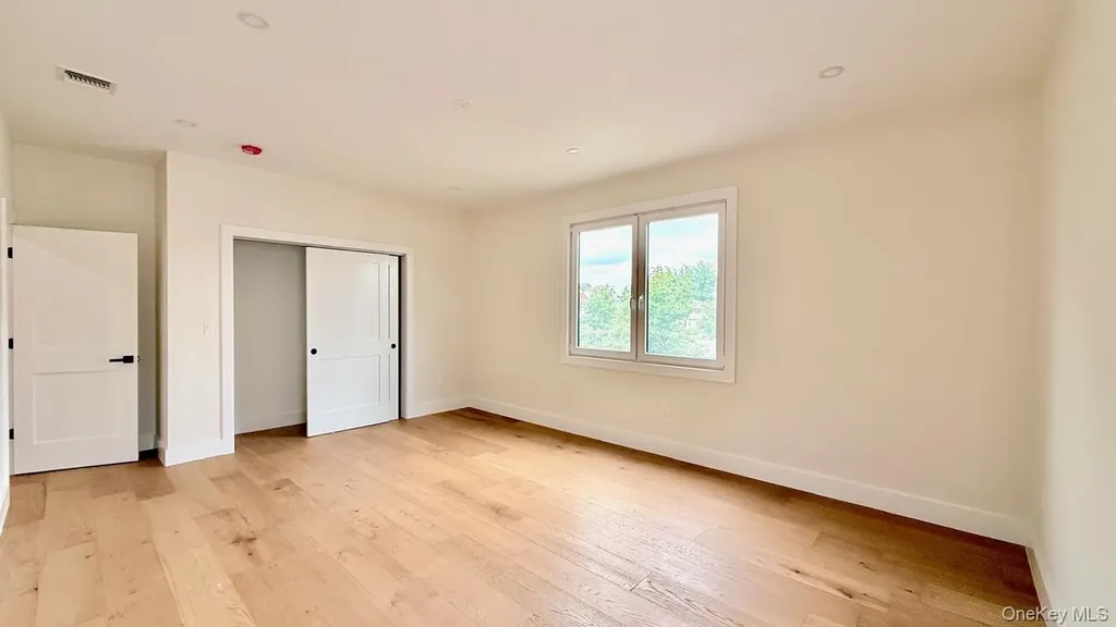60 Periwinkle Road Levittown NY 11756