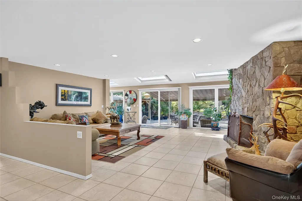 18 Roundtree Drive Melville NY 11747
