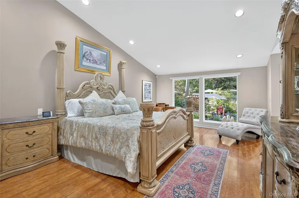 18 Roundtree Drive Melville NY 11747