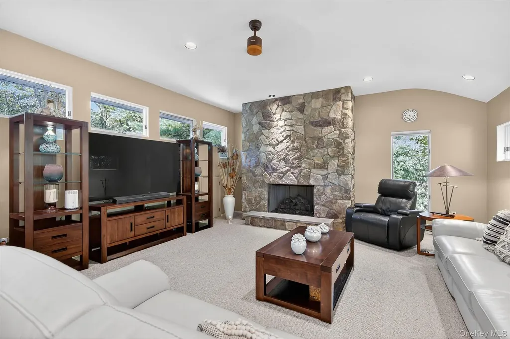 18 Roundtree Drive Melville NY 11747