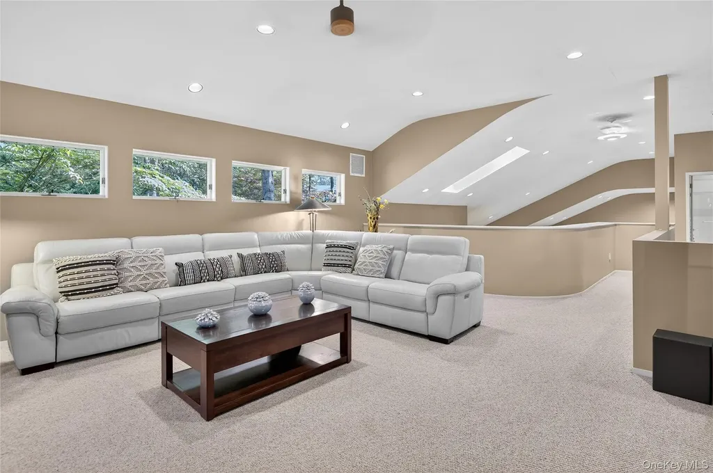 18 Roundtree Drive Melville NY 11747