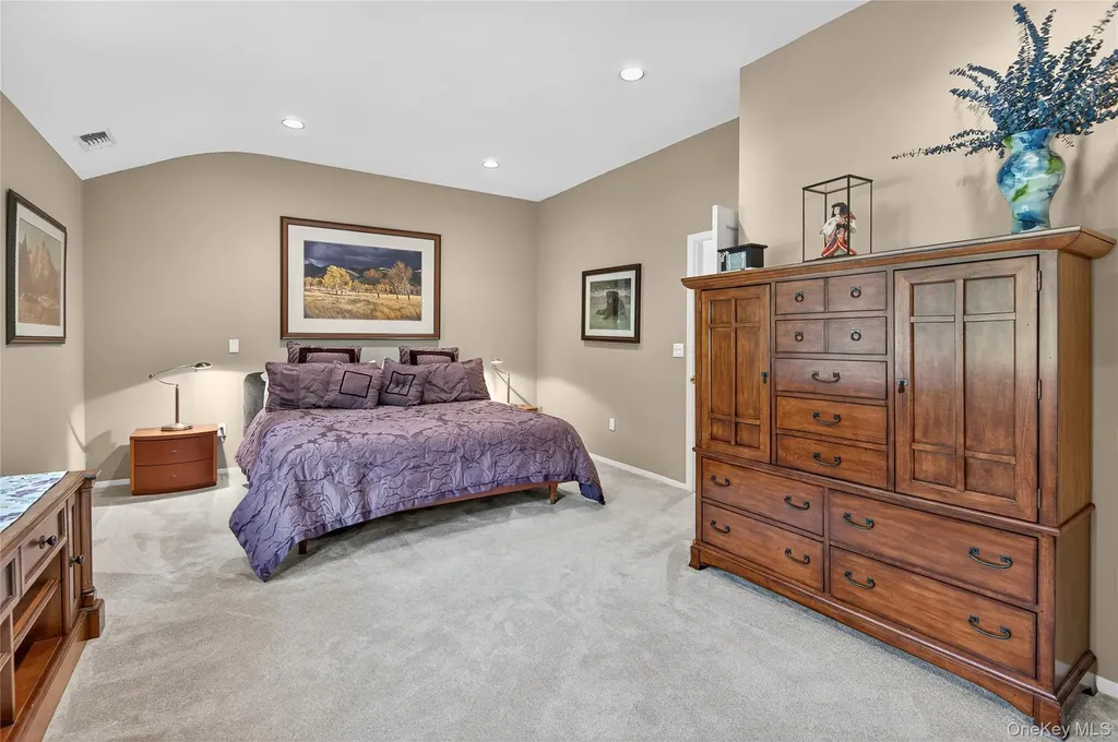 18 Roundtree Drive Melville NY 11747