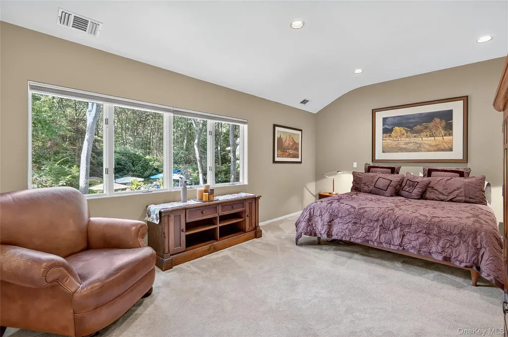 18 Roundtree Drive Melville NY 11747
