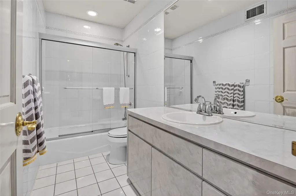 18 Roundtree Drive Melville NY 11747