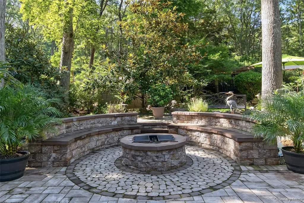 18 Roundtree Drive Melville NY 11747