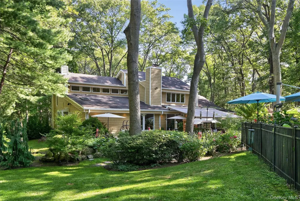 18 Roundtree Drive Melville NY 11747