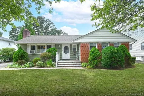 1914 Bergen Street Bellmore NY 11710