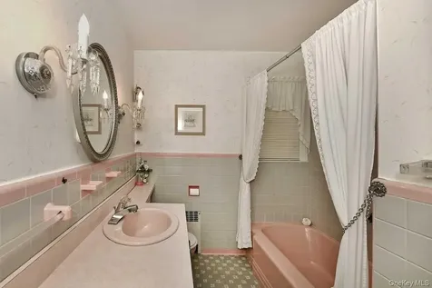 1914 Bergen Street Bellmore NY 11710