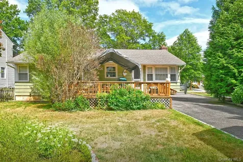 1914 Bergen Street Bellmore NY 11710