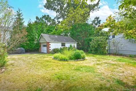 1914 Bergen Street Bellmore NY 11710