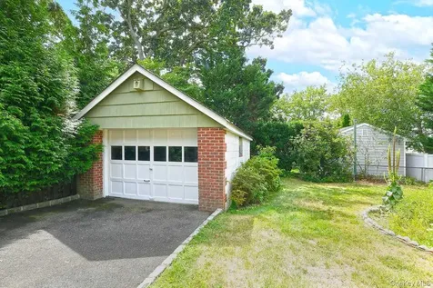 1914 Bergen Street Bellmore NY 11710