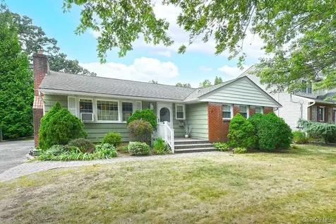 1914 Bergen Street Bellmore NY 11710