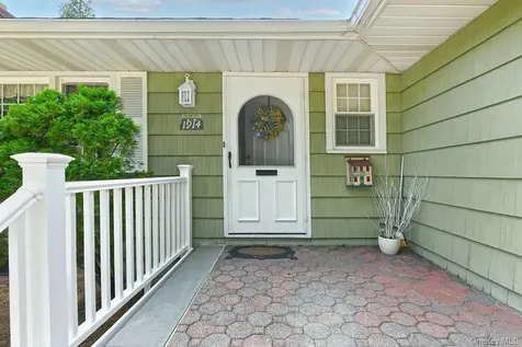 1914 Bergen Street Bellmore NY 11710