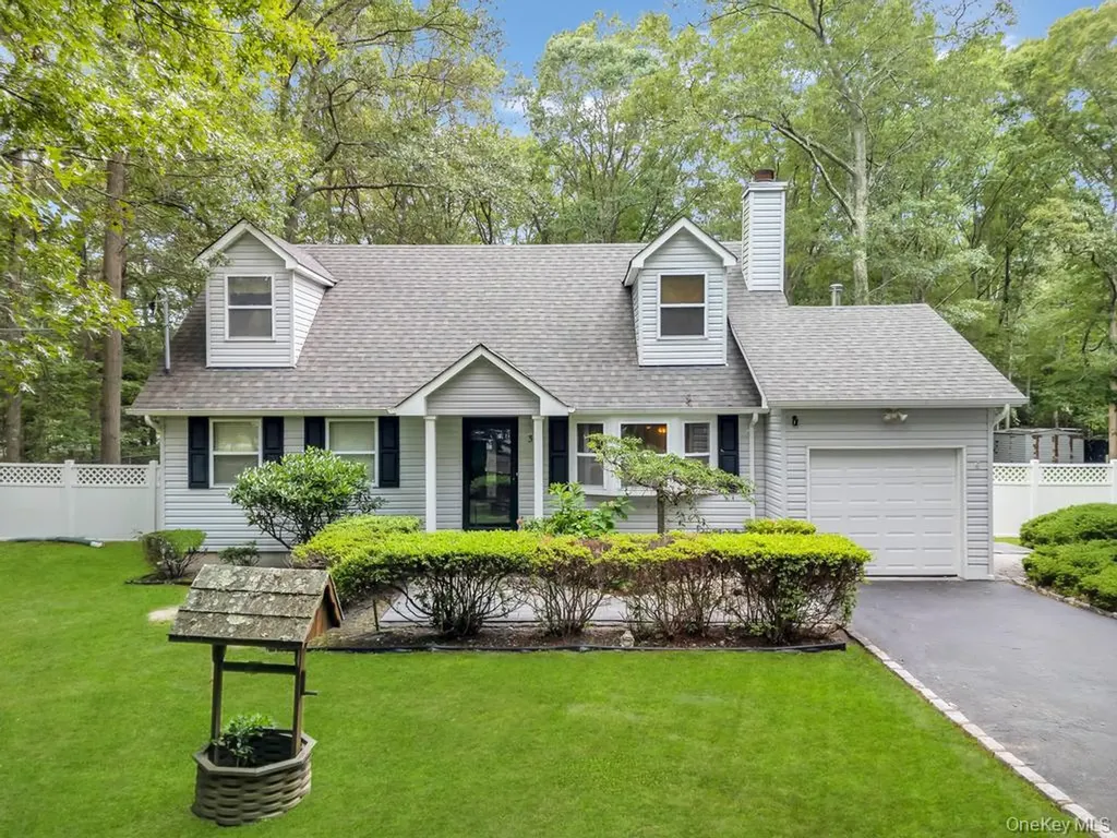 38 Pond Lane Ridge NY 11961