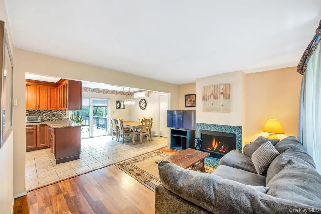 38 Pond Lane Ridge NY 11961