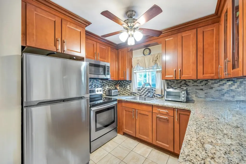38 Pond Lane Ridge NY 11961