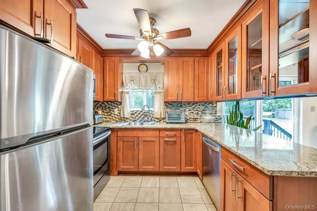 38 Pond Lane Ridge NY 11961