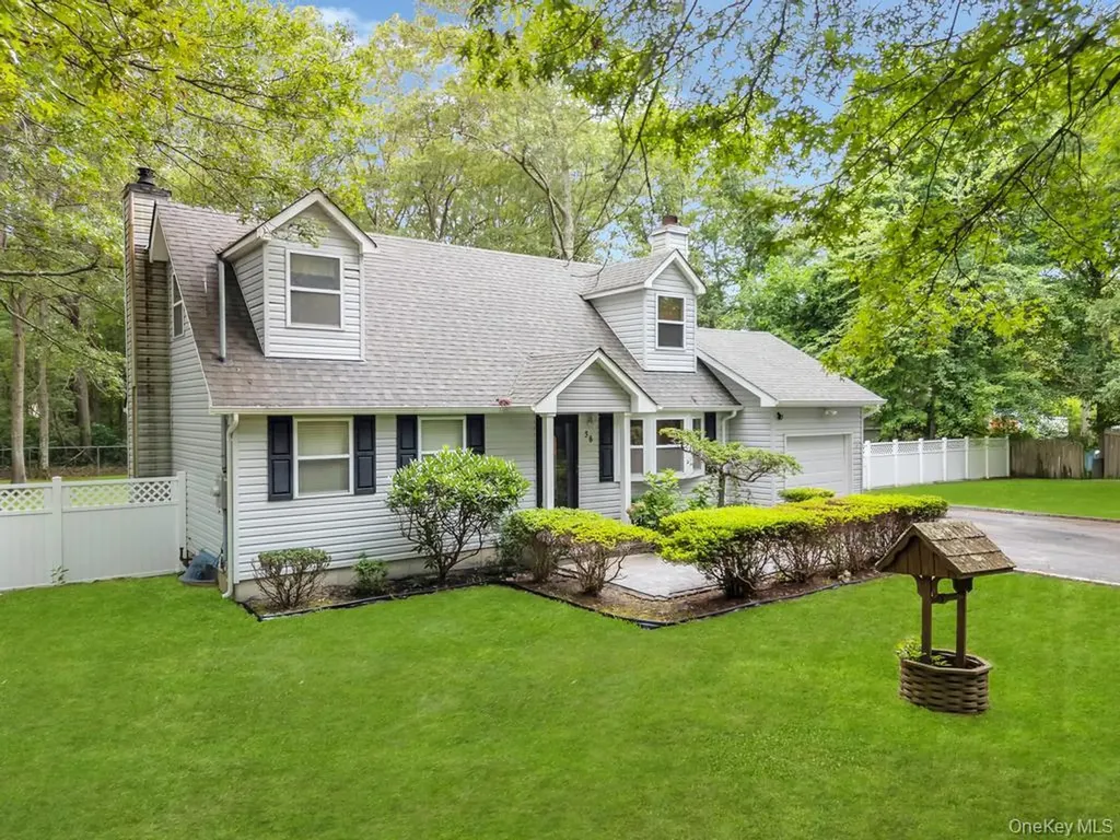 38 Pond Lane Ridge NY 11961