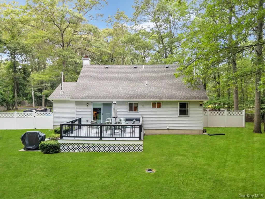 38 Pond Lane Ridge NY 11961